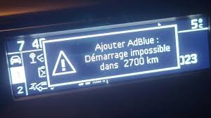 Technicien évalue le coût de l'adblue